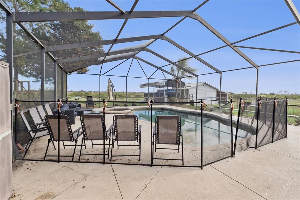 For Sale: $299,000 (5 beds, 3 baths, 1958 Square Feet)