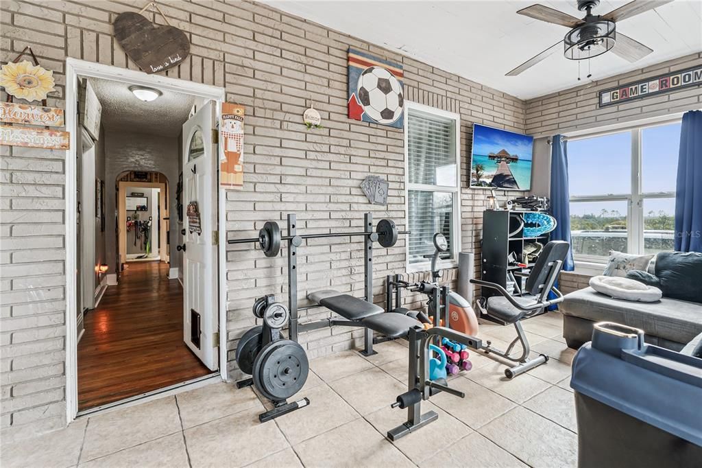 For Sale: $299,000 (5 beds, 3 baths, 1958 Square Feet)