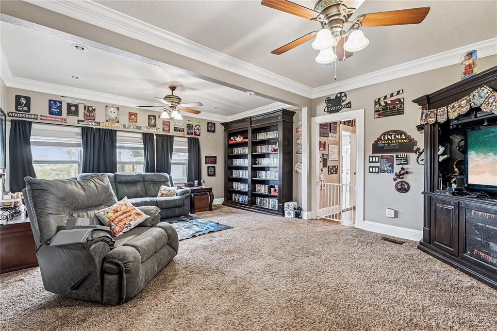 For Sale: $299,000 (5 beds, 3 baths, 1958 Square Feet)