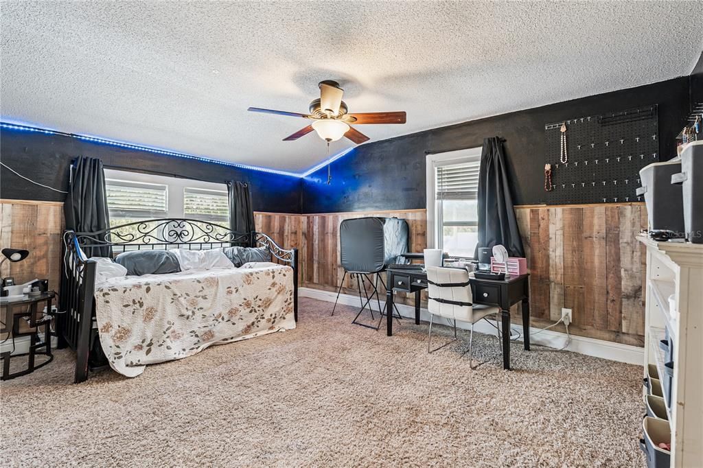 For Sale: $299,000 (5 beds, 3 baths, 1958 Square Feet)