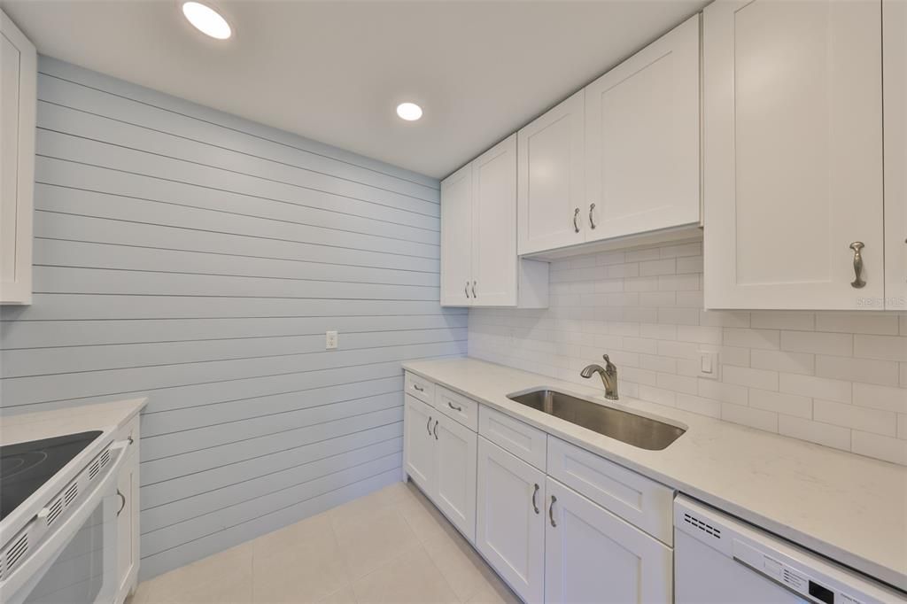 На продажу: $143,900 (1 спален, 1 ванн, 928 Квадратных фут)