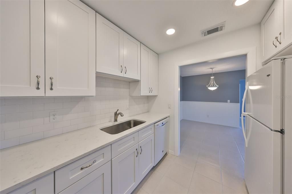 На продажу: $143,900 (1 спален, 1 ванн, 928 Квадратных фут)