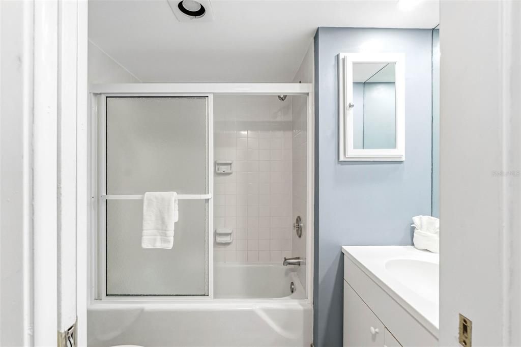 For Sale: $1,750,000 (2 beds, 2 baths, 1300 Square Feet)