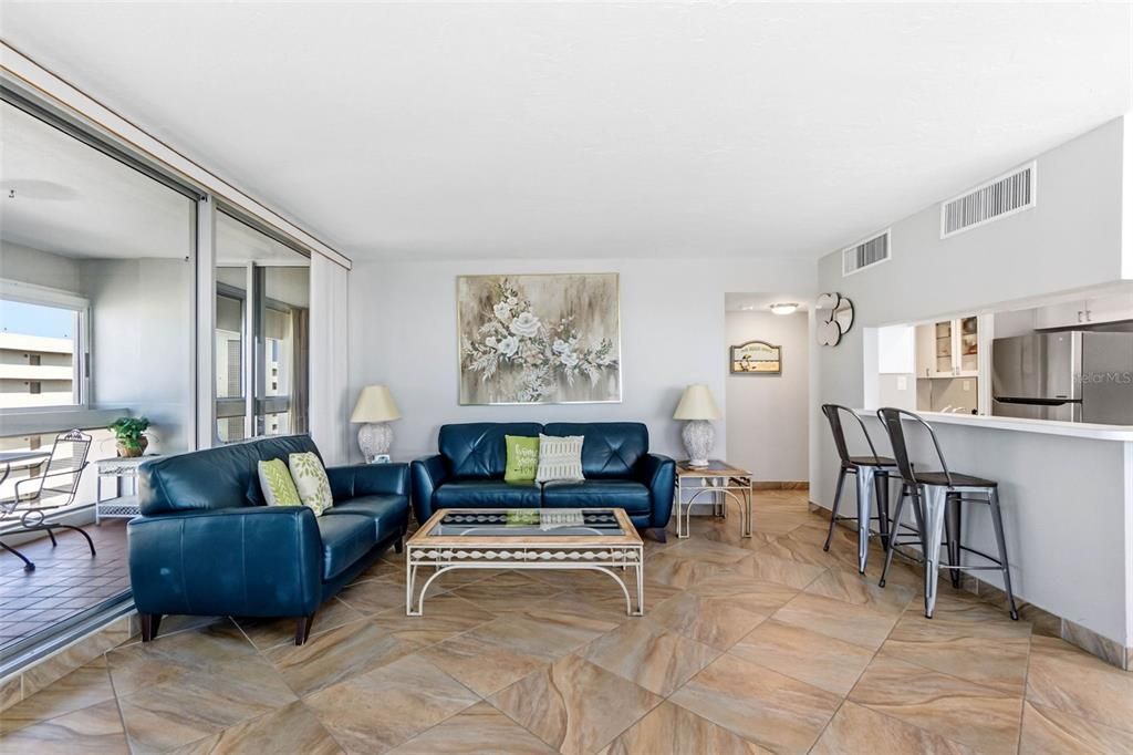 For Sale: $1,750,000 (2 beds, 2 baths, 1300 Square Feet)