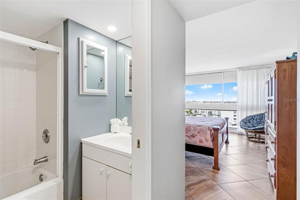 For Sale: $1,750,000 (2 beds, 2 baths, 1300 Square Feet)