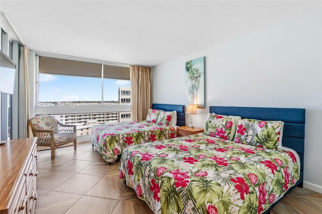 For Sale: $1,750,000 (2 beds, 2 baths, 1300 Square Feet)