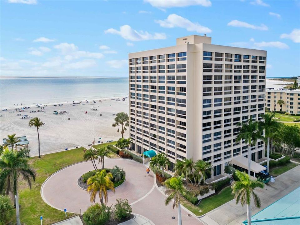 For Sale: $1,750,000 (2 beds, 2 baths, 1300 Square Feet)