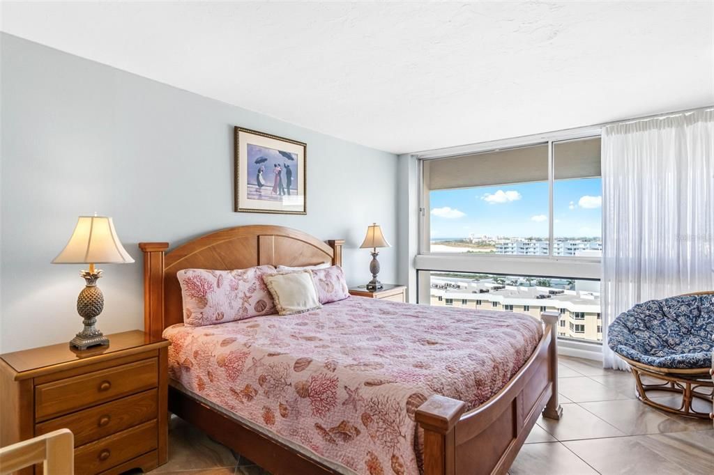 For Sale: $1,750,000 (2 beds, 2 baths, 1300 Square Feet)