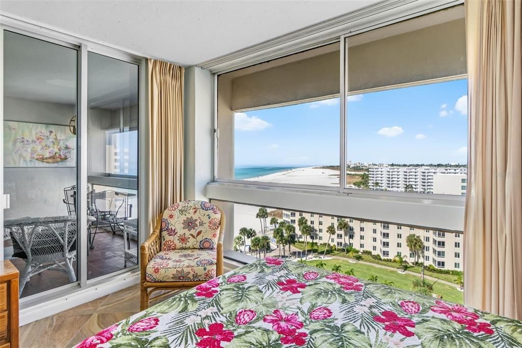 For Sale: $1,750,000 (2 beds, 2 baths, 1300 Square Feet)