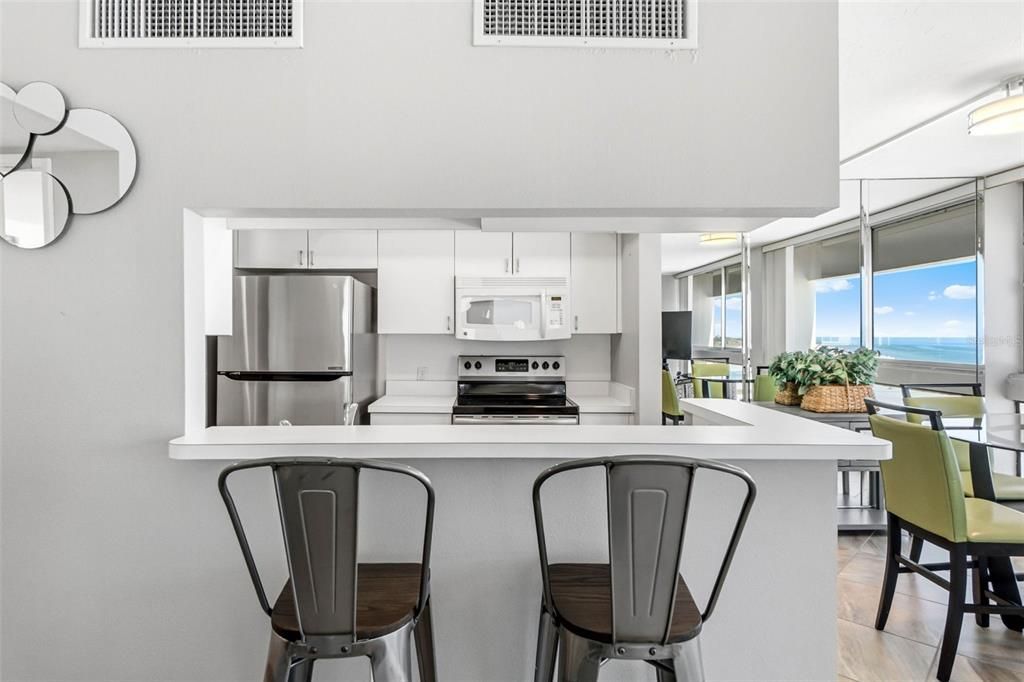 For Sale: $1,750,000 (2 beds, 2 baths, 1300 Square Feet)