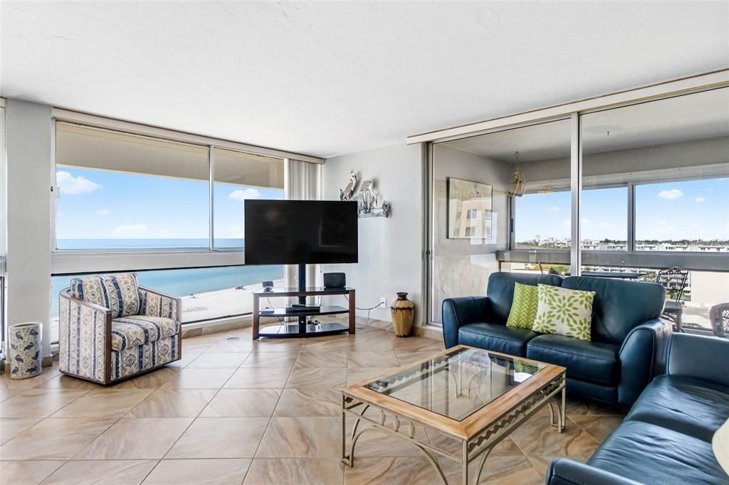 For Sale: $1,750,000 (2 beds, 2 baths, 1300 Square Feet)