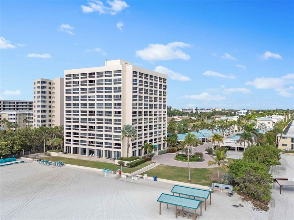 For Sale: $1,750,000 (2 beds, 2 baths, 1300 Square Feet)