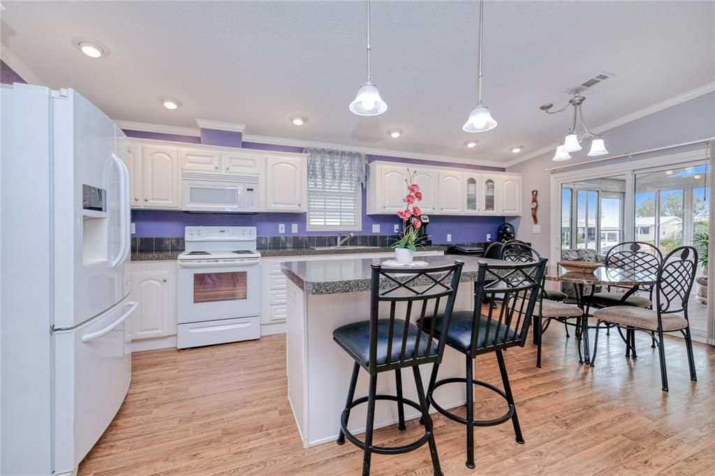 待售: $215,000 (2 贝兹, 2 浴室, 1196 平方英尺)