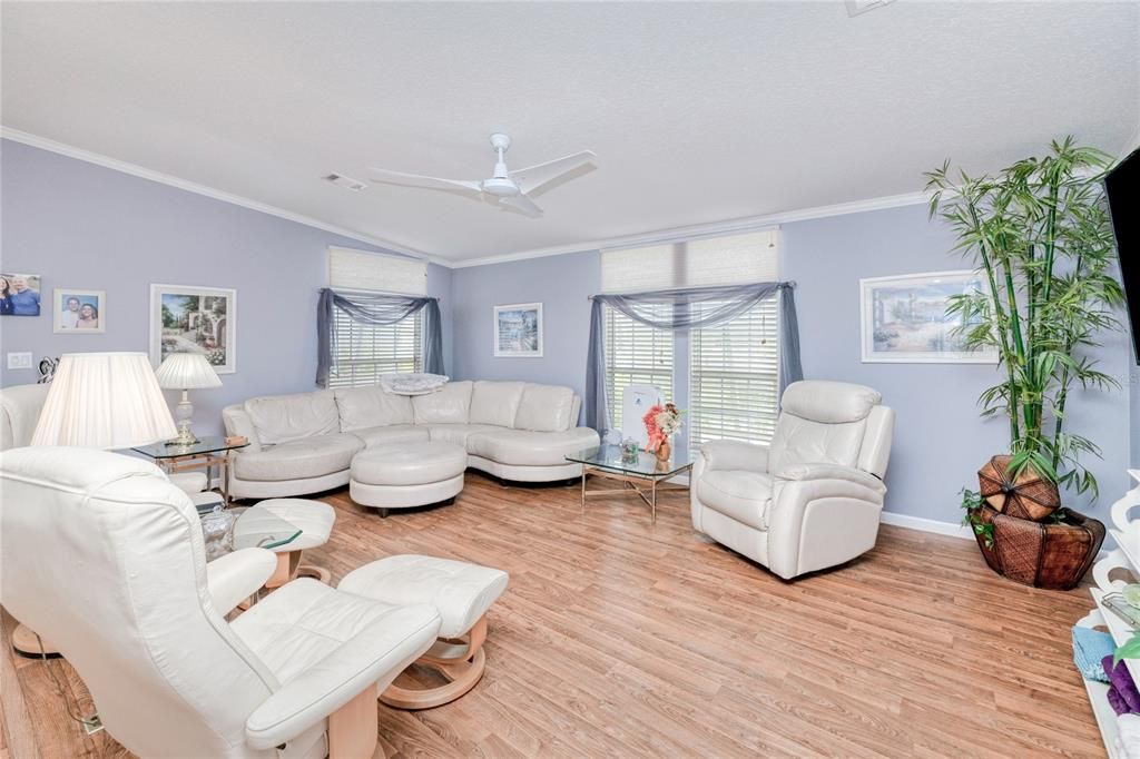 待售: $215,000 (2 贝兹, 2 浴室, 1196 平方英尺)