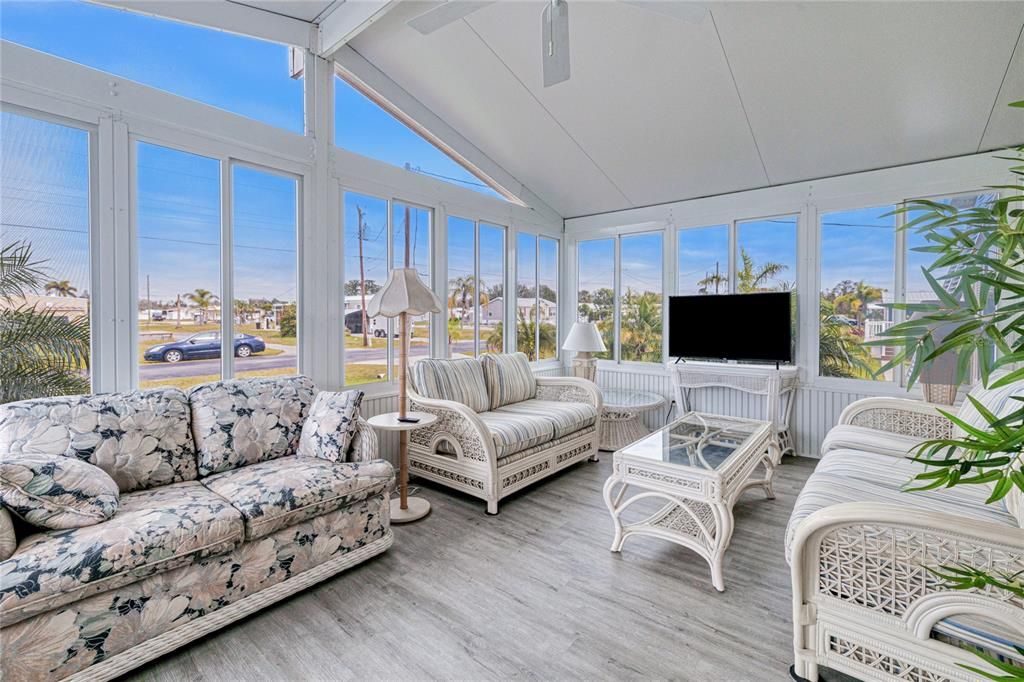 待售: $215,000 (2 贝兹, 2 浴室, 1196 平方英尺)