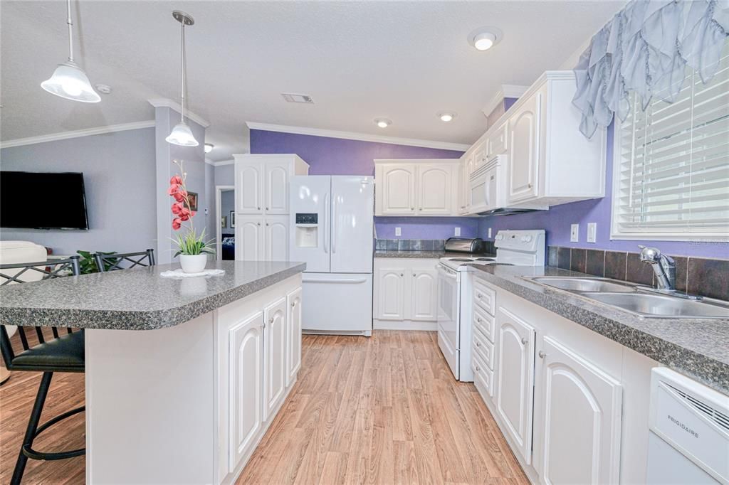 待售: $215,000 (2 贝兹, 2 浴室, 1196 平方英尺)