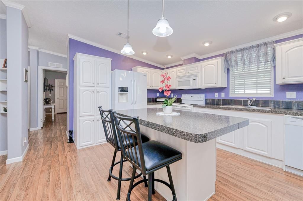 待售: $215,000 (2 贝兹, 2 浴室, 1196 平方英尺)