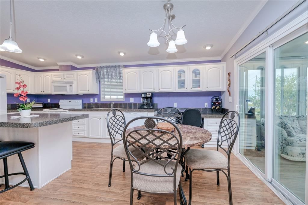 待售: $215,000 (2 贝兹, 2 浴室, 1196 平方英尺)