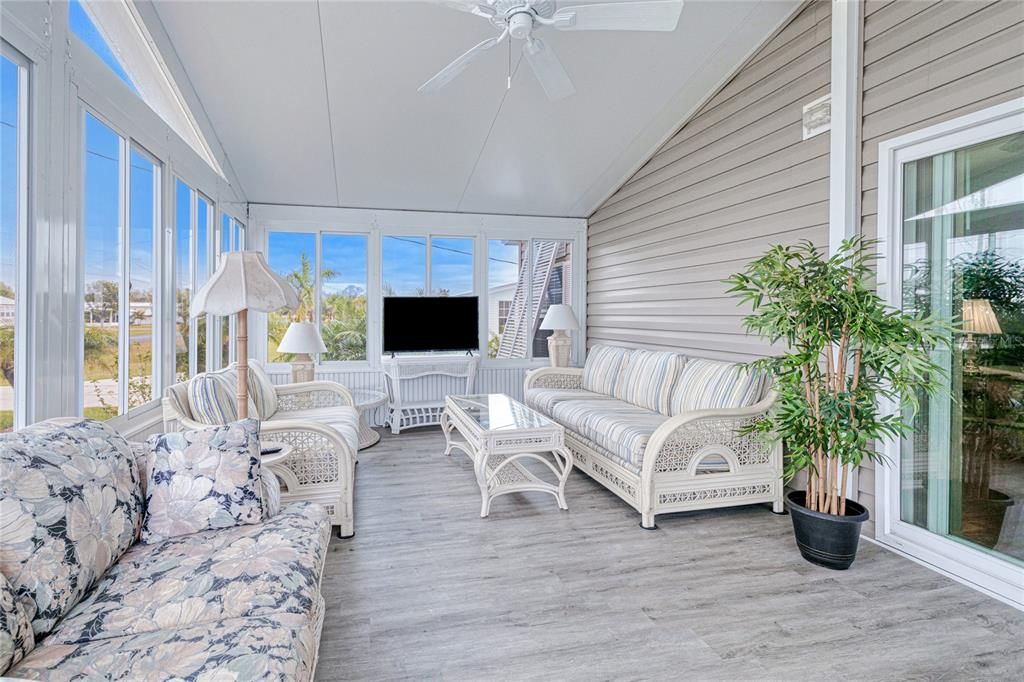 待售: $215,000 (2 贝兹, 2 浴室, 1196 平方英尺)