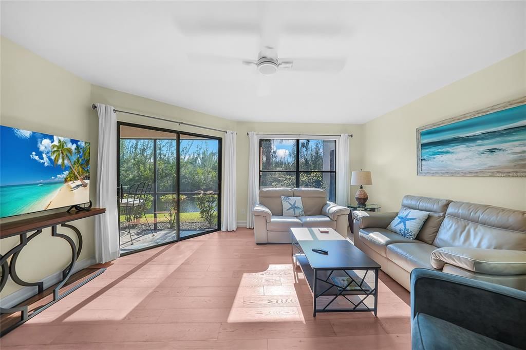 待售: $245,000 (2 贝兹, 2 浴室, 1138 平方英尺)