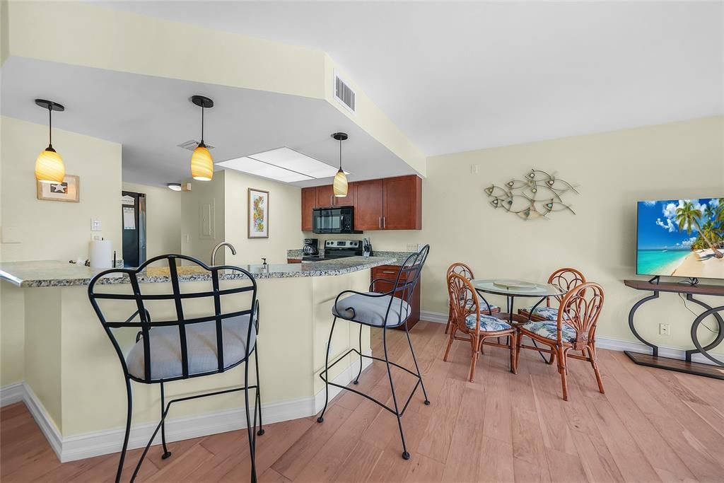 待售: $245,000 (2 贝兹, 2 浴室, 1138 平方英尺)