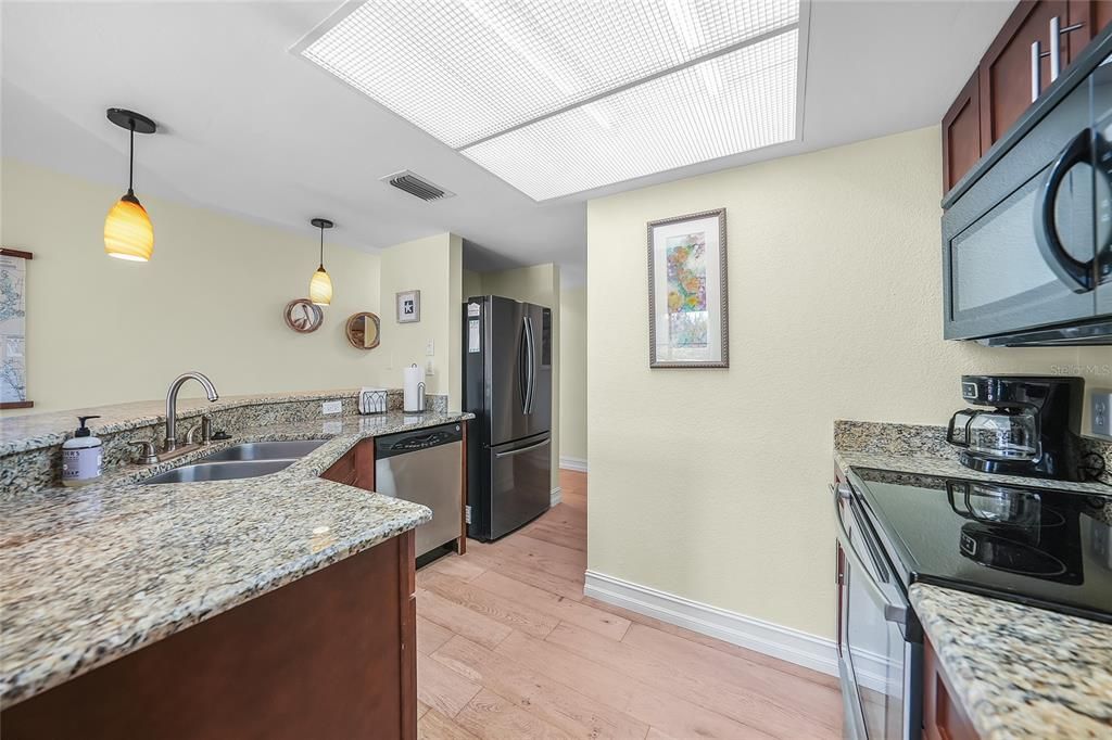 待售: $245,000 (2 贝兹, 2 浴室, 1138 平方英尺)