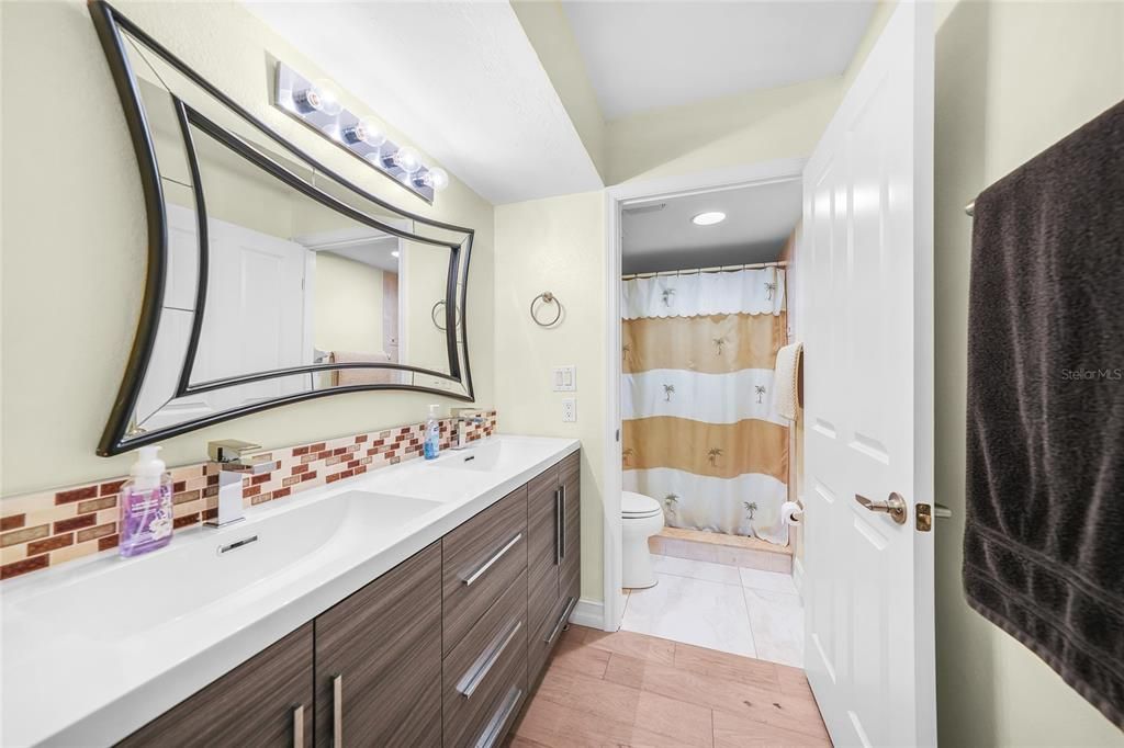 待售: $245,000 (2 贝兹, 2 浴室, 1138 平方英尺)