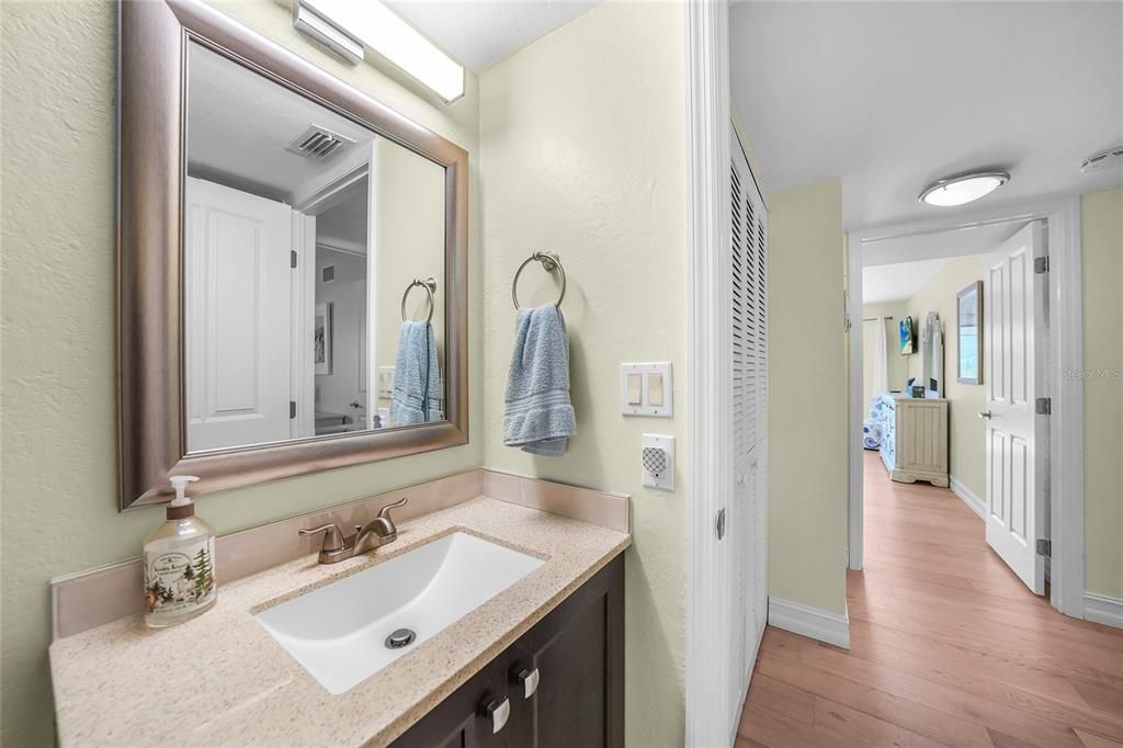 待售: $245,000 (2 贝兹, 2 浴室, 1138 平方英尺)