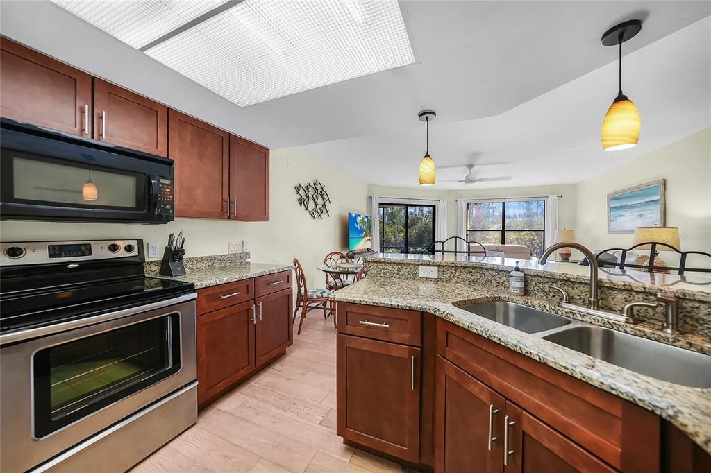 待售: $245,000 (2 贝兹, 2 浴室, 1138 平方英尺)