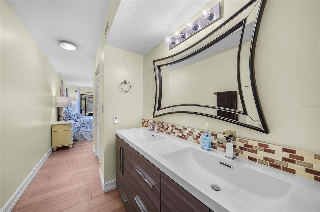 待售: $245,000 (2 贝兹, 2 浴室, 1138 平方英尺)