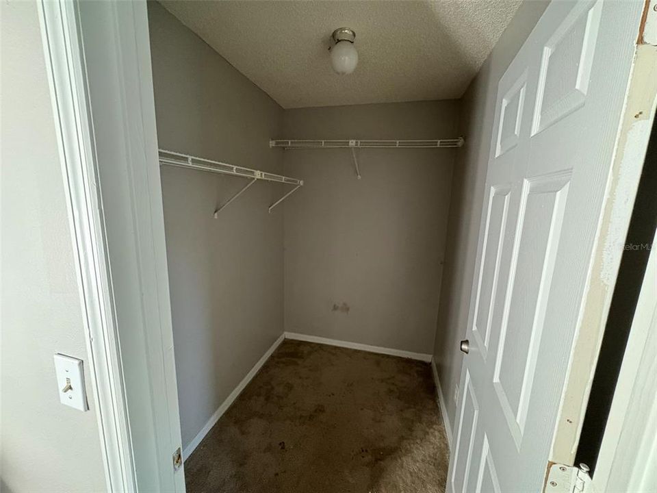 待售: $290,000 (4 贝兹, 2 浴室, 1875 平方英尺)