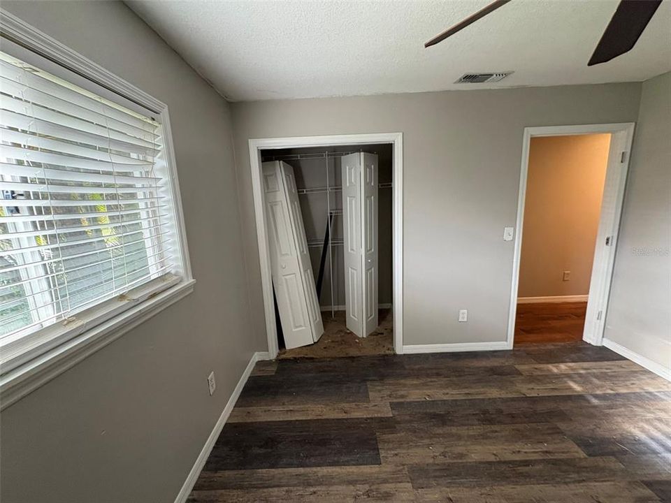 待售: $290,000 (4 贝兹, 2 浴室, 1875 平方英尺)