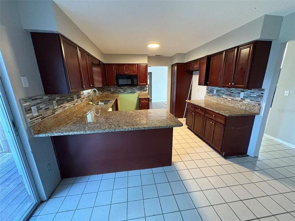 待售: $290,000 (4 贝兹, 2 浴室, 1875 平方英尺)