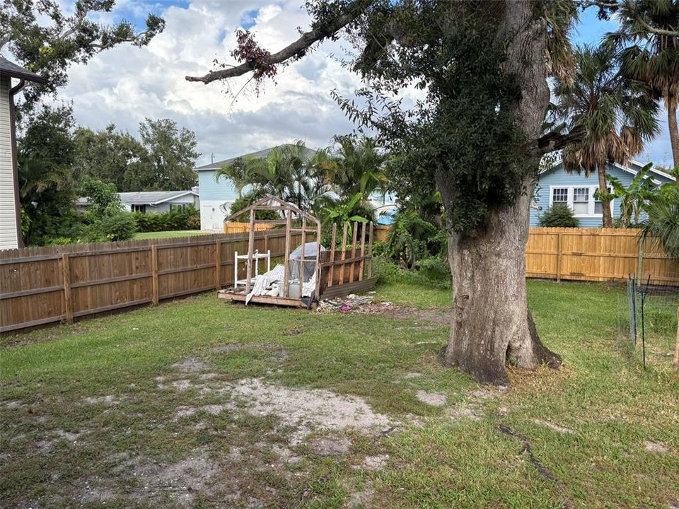 待售: $290,000 (4 贝兹, 2 浴室, 1875 平方英尺)