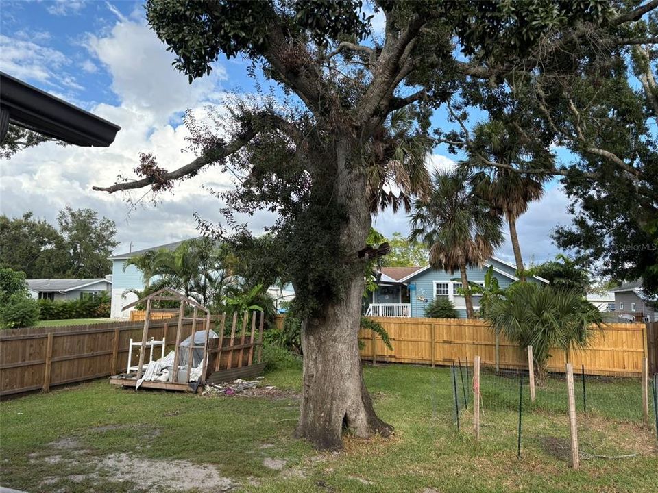 待售: $290,000 (4 贝兹, 2 浴室, 1875 平方英尺)