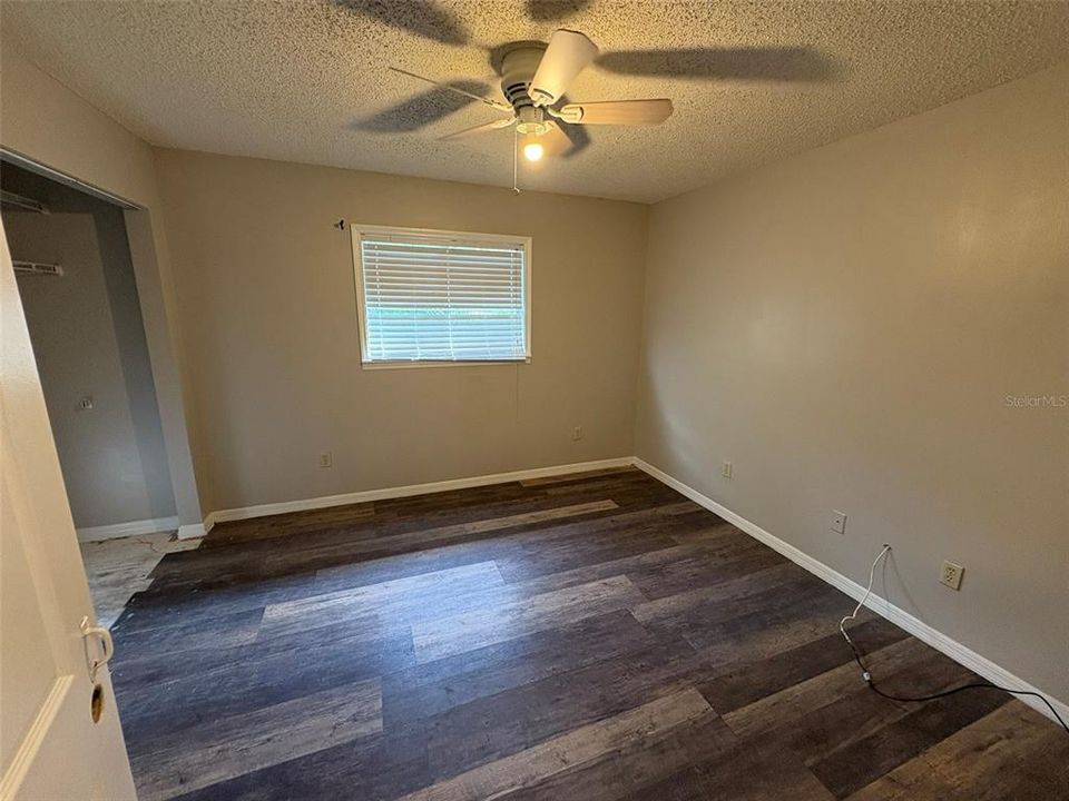 待售: $290,000 (4 贝兹, 2 浴室, 1875 平方英尺)