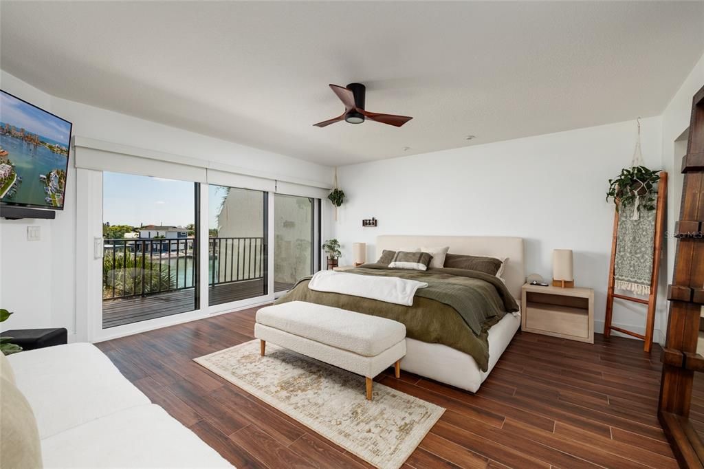 出租: $4,500 (3 贝兹, 3 浴室, 1930 平方英尺)