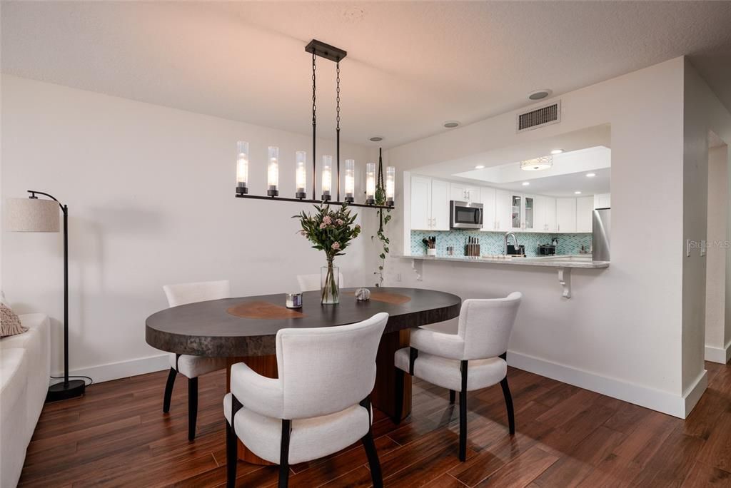 出租: $4,500 (3 贝兹, 3 浴室, 1930 平方英尺)