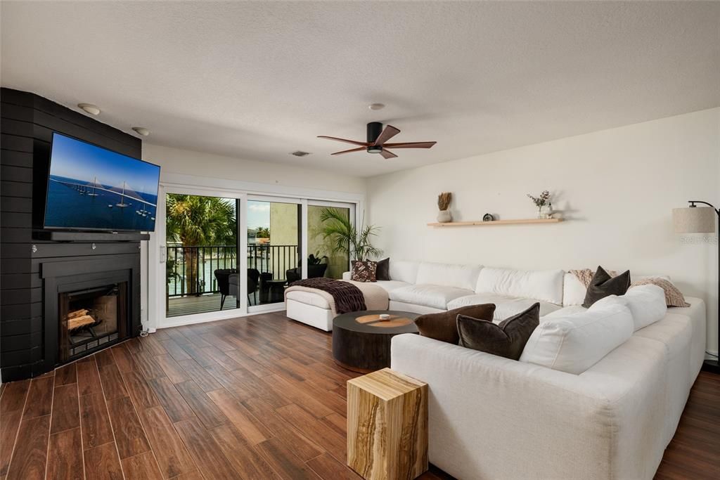 出租: $4,500 (3 贝兹, 3 浴室, 1930 平方英尺)