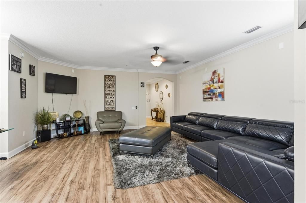 На продажу: $275,000 (3 спален, 2 ванн, 2000 Квадратных фут)