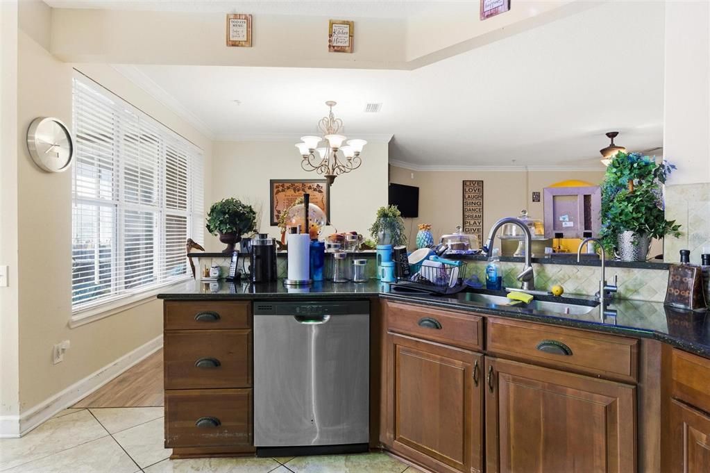 На продажу: $275,000 (3 спален, 2 ванн, 2000 Квадратных фут)