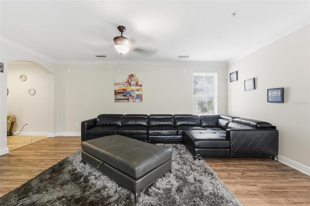 На продажу: $275,000 (3 спален, 2 ванн, 2000 Квадратных фут)