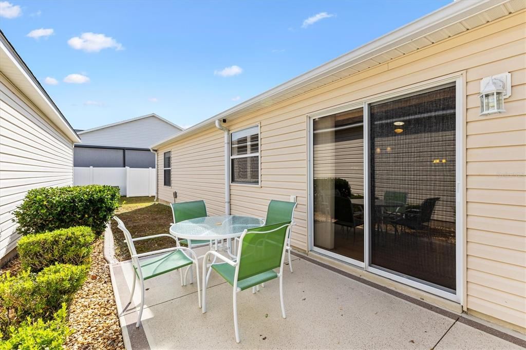 合同活跃: $289,000 (2 贝兹, 2 浴室, 1156 平方英尺)