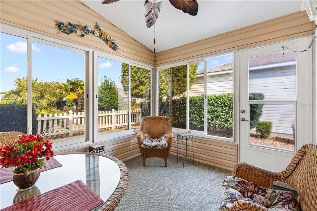 合同活跃: $289,000 (2 贝兹, 2 浴室, 1156 平方英尺)