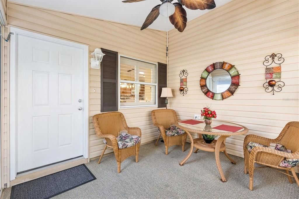 合同活跃: $289,000 (2 贝兹, 2 浴室, 1156 平方英尺)