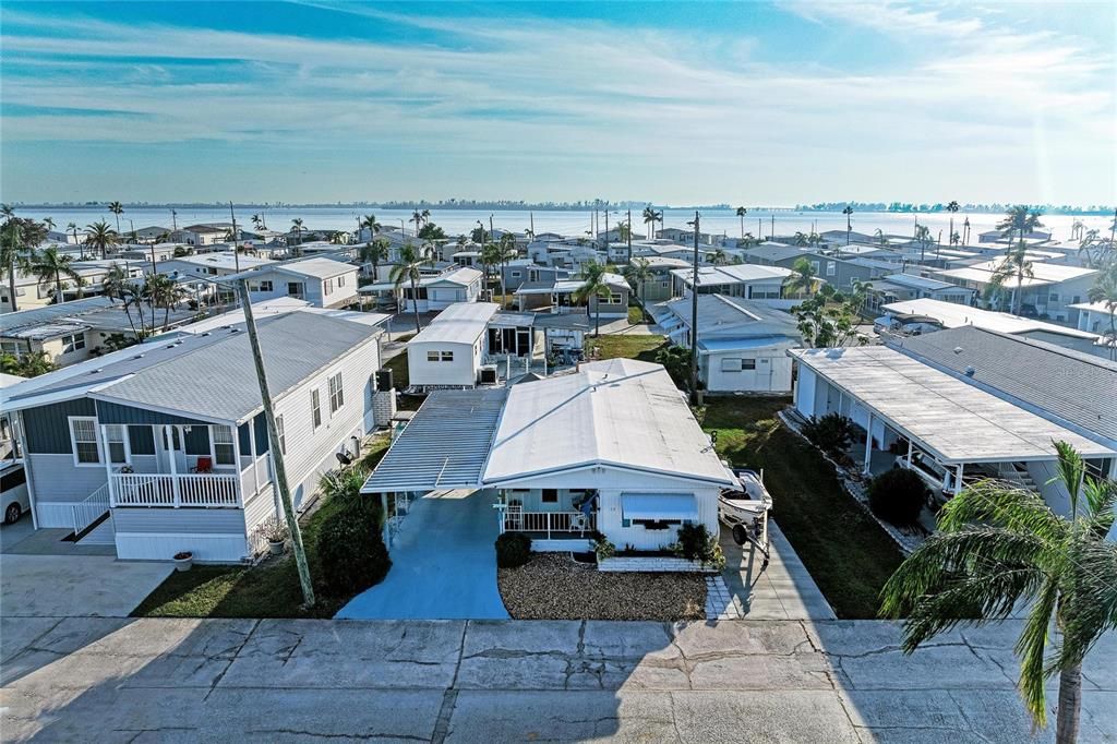 For Sale: $220,000 (2 beds, 1 baths, 894 Square Feet)