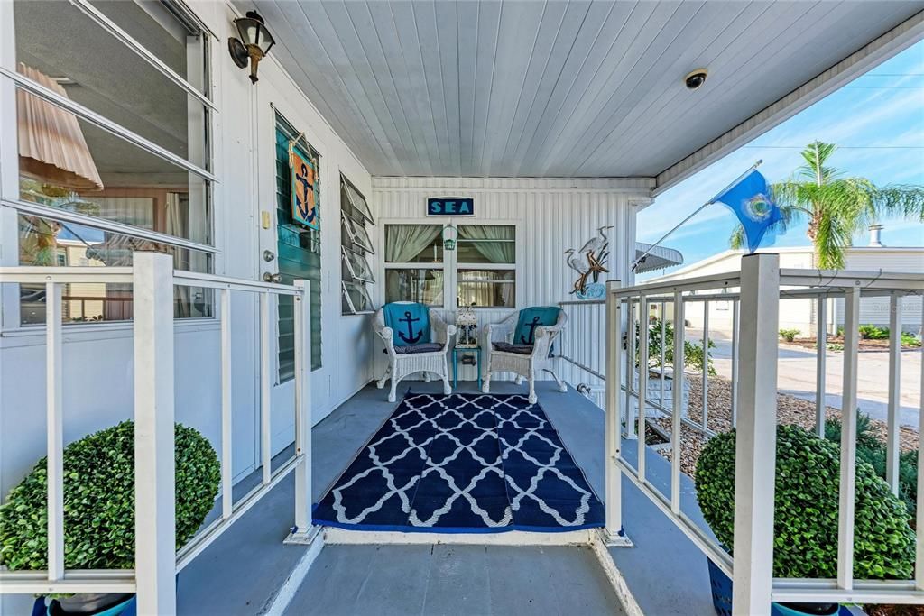 For Sale: $220,000 (2 beds, 1 baths, 894 Square Feet)