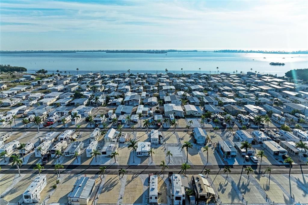 For Sale: $220,000 (2 beds, 1 baths, 894 Square Feet)