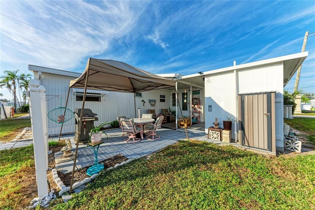 For Sale: $220,000 (2 beds, 1 baths, 894 Square Feet)