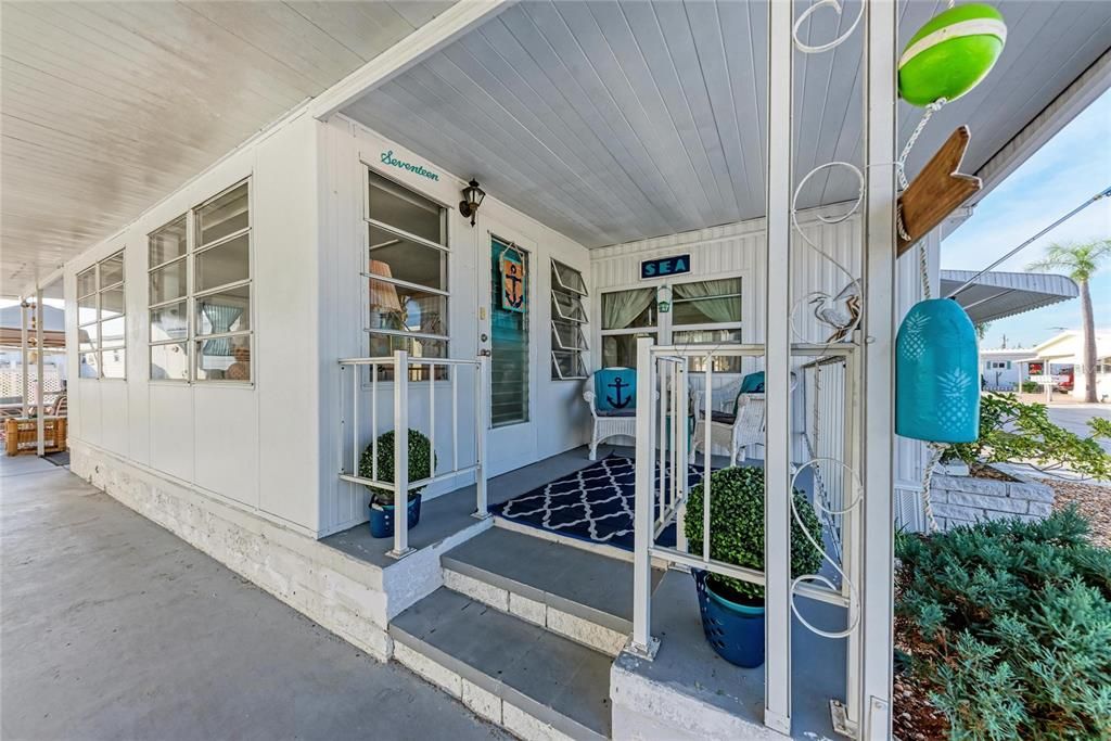 For Sale: $220,000 (2 beds, 1 baths, 894 Square Feet)